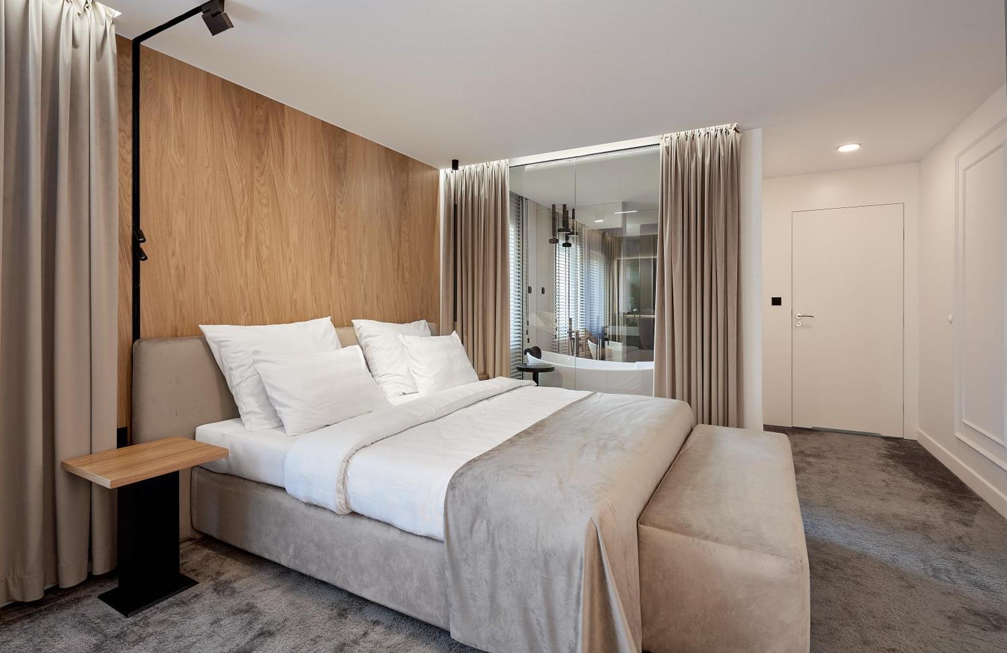 Maria Hotel *